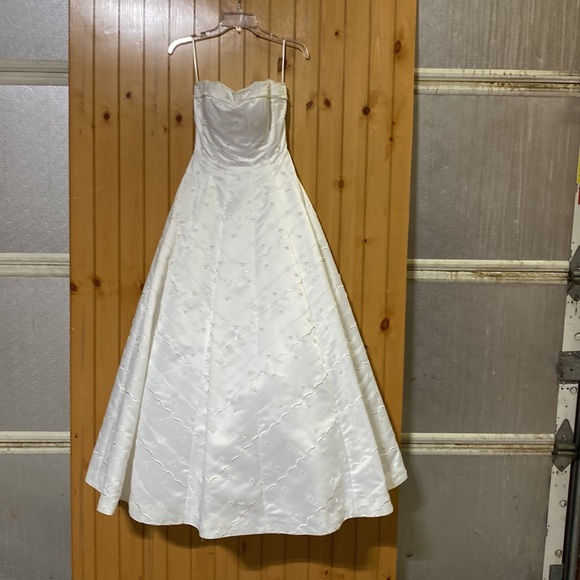 Precious Formals Beautiful White Full length formal. - Picture 3 of 9